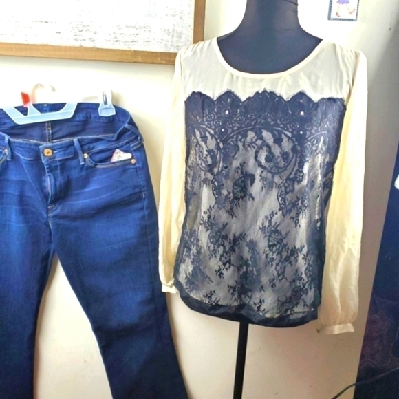3/$15 Lace Chiffon blouse Size Small - Picture 3 of 7